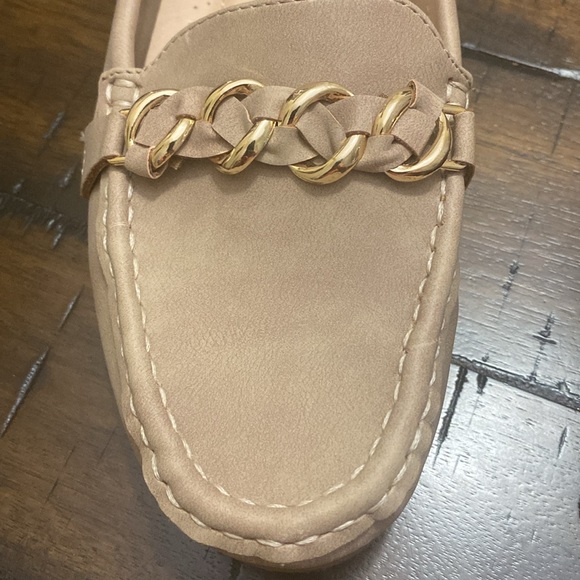 Lauren Blackwell 6.5M Lizbeth 104950 Taupe Loafer with gold chain design - Picture 4 of 11